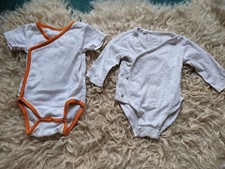 2 x Set Body Wickelbody Langarm Strampler Overall Weiß Gr. 56 62 mit Baby Kleidu