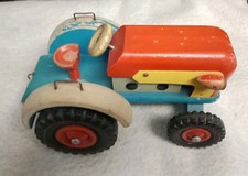 Traktor aus Holz, Holztraktor