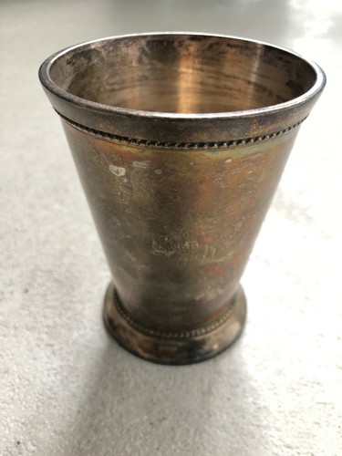 Becher mit fuß unbenutzt - becher,
