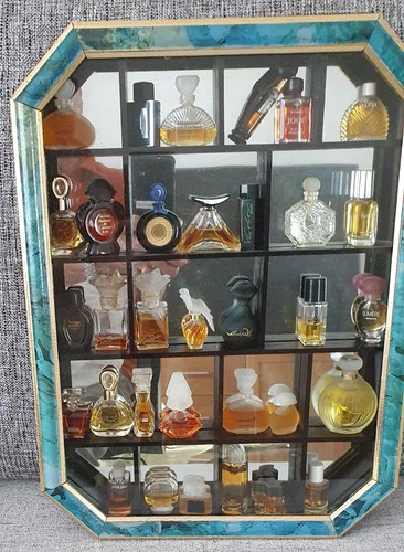 Setzkasten miniaturen parfüm - setzkasten,