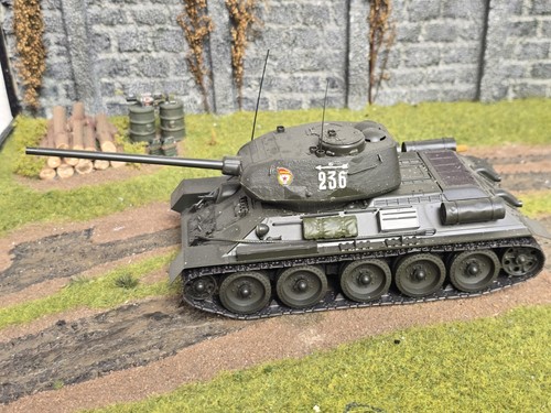 Sowjetischer panzer 85 - t-34/85,