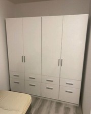 Kleiderschrank