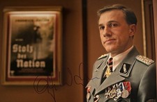 Christoph Waltz signiert BOND