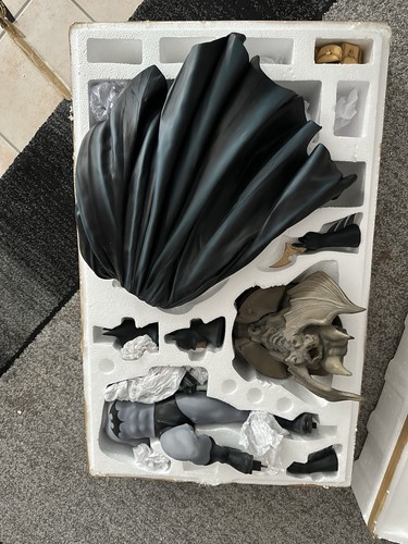 Sideshow collectibles batman - sideshow,