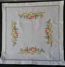 HandgestickteTischdecke