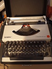 Schreibmaschine Olympia Traveller Deluxe