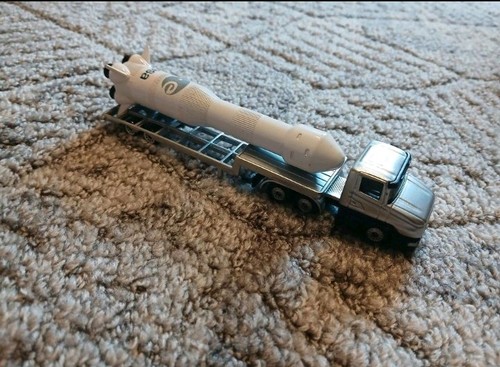 Siku esa rakete mit tieflader - esa,