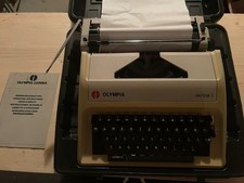 Olympia Carina 1 Schreibmaschine mit Koffer   (kaum Gebrauchsspuren)
