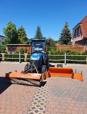 Nutzfahrzeug Winterdienst Traktor BOOMER 25