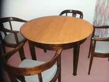 Antike Essgruppe mit 4 Stühle und Polster 