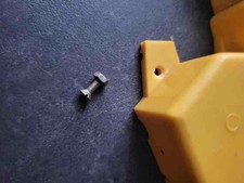 Schraube für Seitenteil, oben, DDR Traktor von PIKO, Anker ZT 300, Ersatzteil