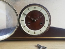 schöne alte Kaminuhr