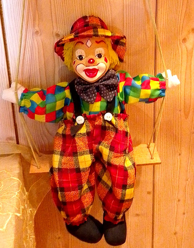 Clown puppe deko sitzt auf - deko,,