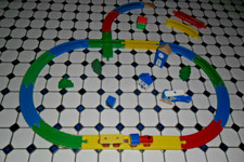 große bunte Holzbahn