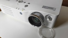 Panasonic PT-AX200E 16:9 HD-Heimkino Beamer Projektor 6000:1, Lens-Shift, HDMI