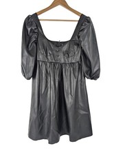 Schwarzes Kunstlederkleid