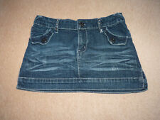 süßer kurzer Jeansrock mit