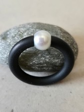Edler Kautschukring mit Perle