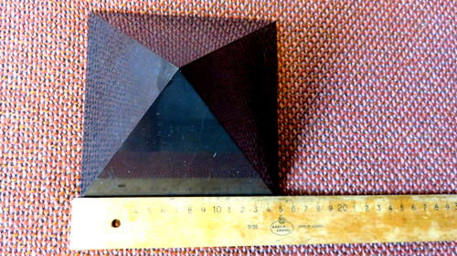 Schungit pyramide 15x15 - schungit, cm