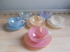 6 Tassen Und Untertassen Aus