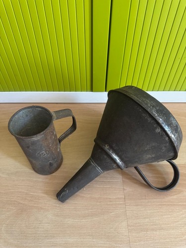 Antiker metalltrichter und - antiker,