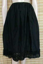SCHWARZER TRACHTEN-UNTERROCK -