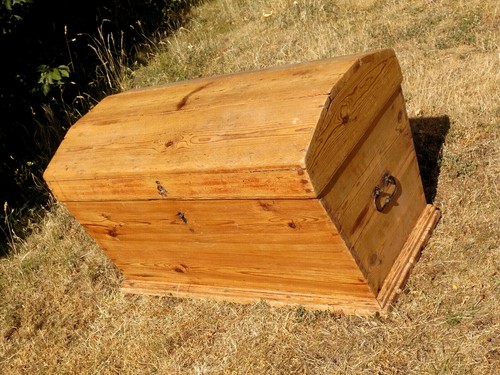 Holztruhe antik