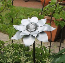 NEU DEKO Gartenstecker Blume Metall Gartendeko Roststecker Balkon Eisen Stecker