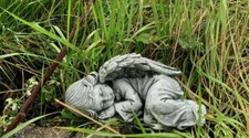 Steinfigur Engel schlafend