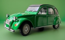 „Ente“ - Citroën 2CV6 Spécial von Norev in 1:18 in grün mit schwarzem Dach
