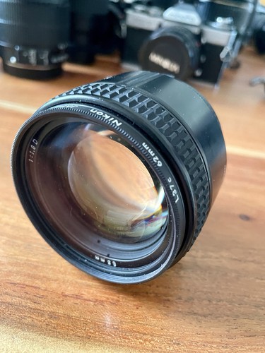 Nikon nikkor 85mm - nikkor, f/1.8
