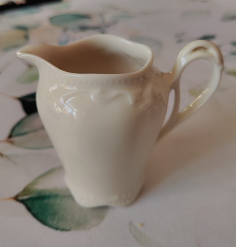 Altweiß milchkännchen form - altweiß,