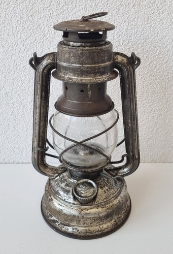 Alte sturmlaterne feuerhand - alte,