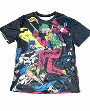 Graphic Tee Batman vs Joker