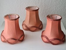 3 alte Lampenschirme Steckschirme Wellenrand Stoff rosa Höhe 11,5 cm