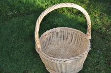 alter großer Weidenkorb