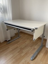 Schreibtisch