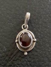Hübscher alter 925er  Silber Anhänger mit rotem Schmuckstein (k12)