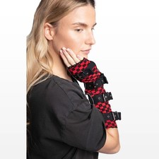 Armstulpen mit Metallschnallen