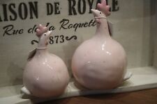 Rosa Huhn mit Punkten, aus