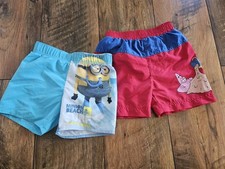 zwei Badehosen Badeshorts