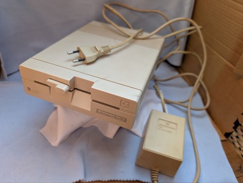 C64 commodore 1541 floppy - 1541-ii,