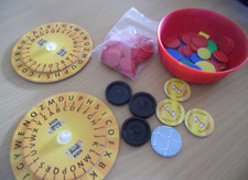 Spielzubehör - Chips, Gewinntaler, Alphabet-Drehscheiben