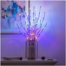 Beleuchtete Lichterzweige im