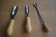 3 Ausstoßeisen ( Hohleisen )