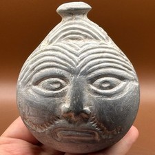 Sehr seltene antike nahöstliche Steinflasche mit Gesichtswölbung
