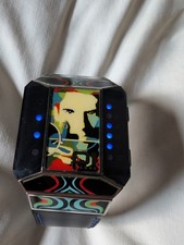 The One Binäre Armbanduhr