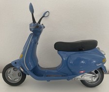 Mattel Barbie Retro Vespa Roller Motorroller Scooter  Blau Modell