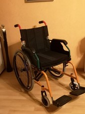 Rollstuhl leicht und stabil in