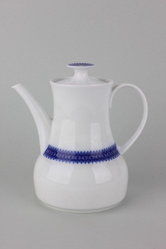 Kaffeekanne mit blauem band - kaffeekanne,
